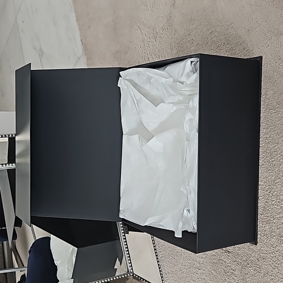 CHANEL Large Magnetic Box LIKE NEW! - Picture 4 of 4